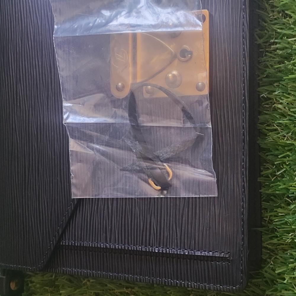 LV Clutch WITH Clutch Strap Clochette & Key! - Picture 15 of 17